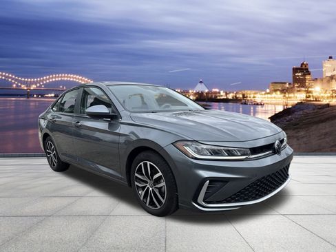 Certified 2025 Volkswagen Jetta SE w/ Sunroof Package image 4