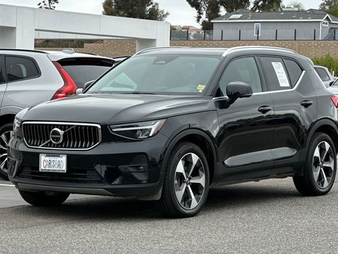 Certified 2025 Volvo XC40 B5 Plus AWD/4WD image 8