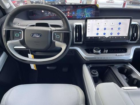 New 2025 Ford Expedition Platinum w/ Driver's Package image 10