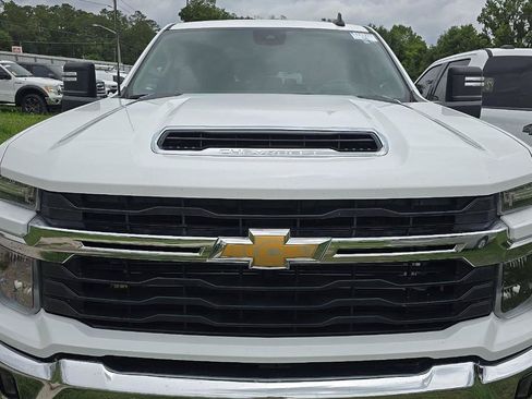 Used 2025 Chevrolet Silverado 2500 LT AWD/4WD image 2