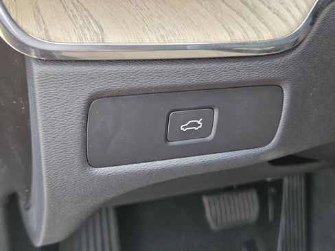 New 2026 Volvo XC60 B5 Core w/ Protection Package image 21