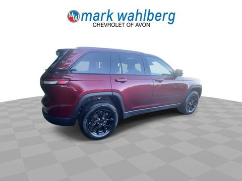 Used 2024 Jeep Grand Cherokee Altitude AWD/4WD image 8