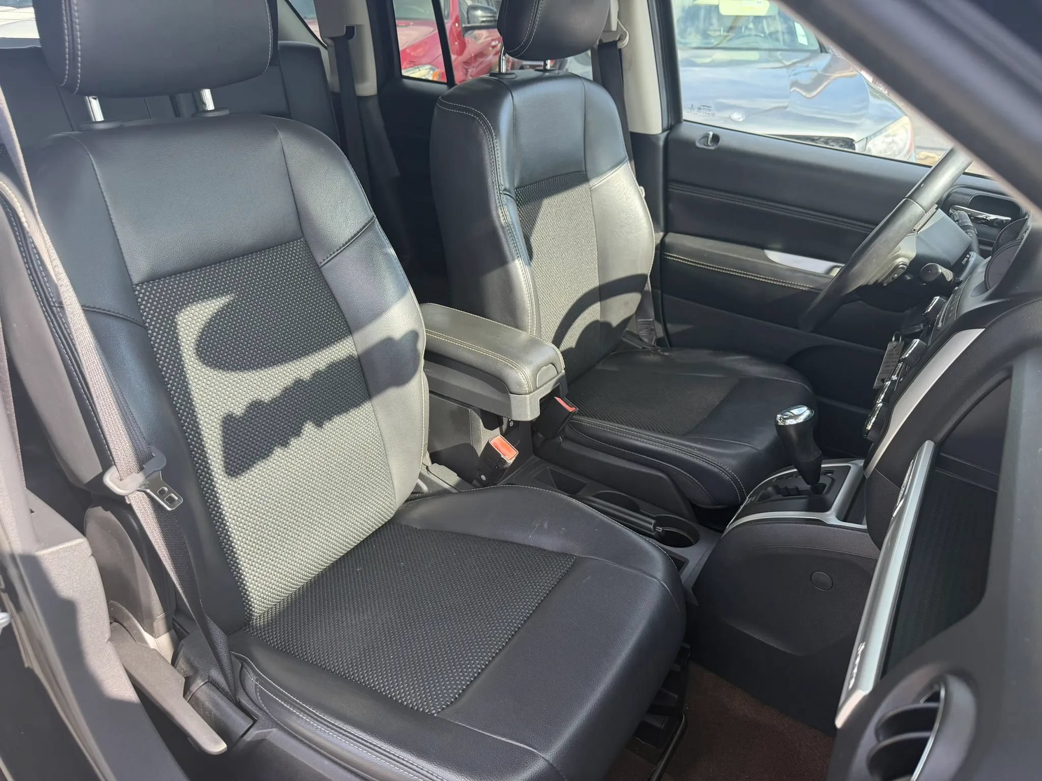 Used 2014 Jeep Compass Latitude FWD image 9