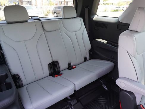 Used 2024 Hyundai Palisade SEL FWD image 11