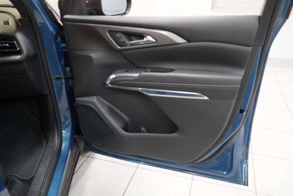 Used 2024 Chevrolet Traverse LS w/ Midnight/Sport Edition AWD/4WD image 28