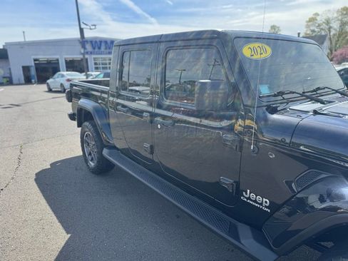 Used 2020 Jeep Gladiator Overland AWD/4WD image 13