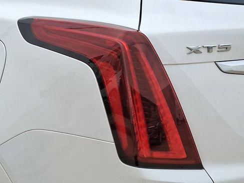 Used 2021 Cadillac XT5 Premium Luxury FWD image 8