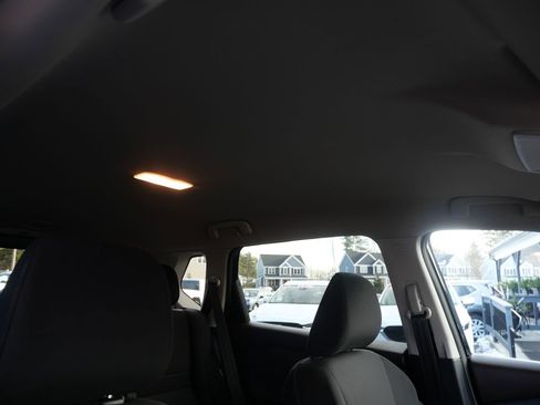 Used 2023 Nissan Rogue S image 17