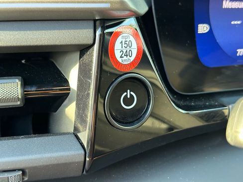 Certified 2025 Porsche Macan Electric image 32