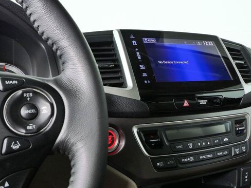 Used 2017 Honda Pilot EX-L image 11