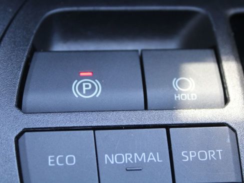 Used 2024 Toyota RAV4 LE AWD/4WD image 34