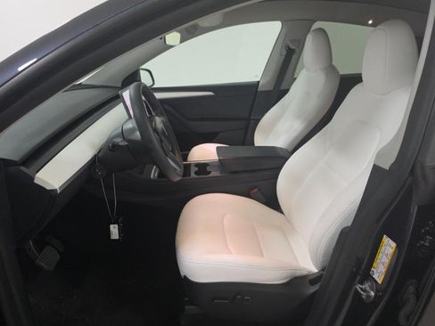 Used 2025 Tesla Model Y Long Range RWD image 4