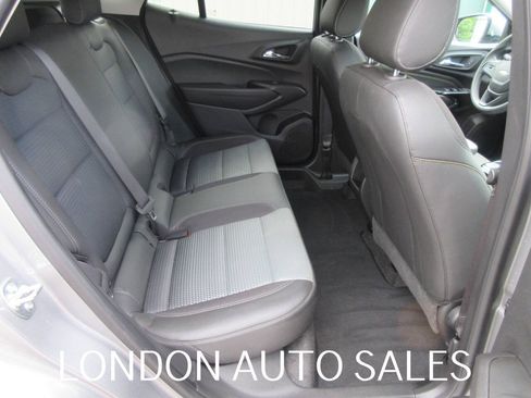 Used 2026 Chevrolet Trax LT FWD image 15