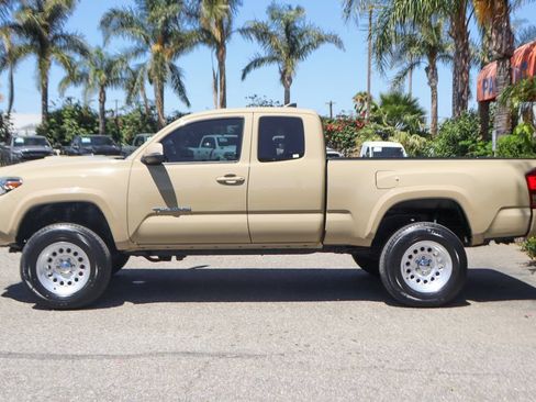 Used 2017 Toyota Tacoma TRD Sport w/ Tow Package (A/T) AWD/4WD image 5