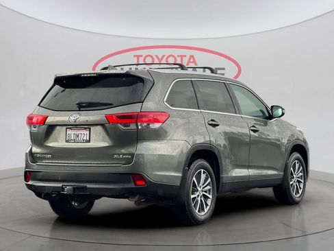 Certified 2019 Toyota Highlander XLE image 4