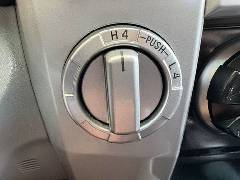 Used 2005 Toyota 4Runner Sport image 30