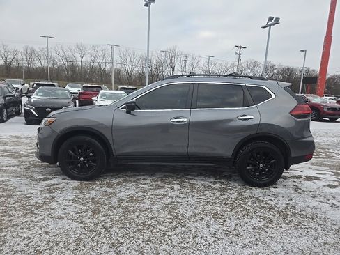 Used 2018 Nissan Rogue SV w/ Premium Package image 4