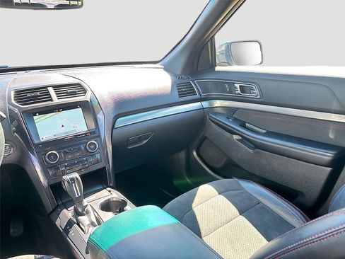 Used 2018 Ford Explorer XLT w/ Equipment Group 202A image 27