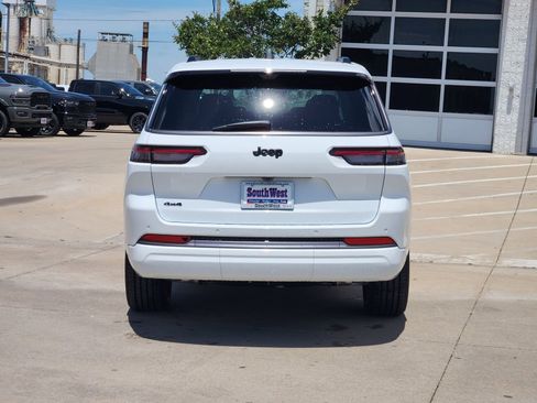 New 2026 Jeep Grand Cherokee L Limited AWD/4WD image 8