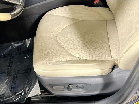 Used 2019 Toyota Avalon Limited w/ All Weather Liner Package FWD image 19