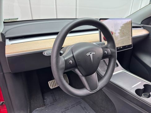 Used 2022 Tesla Model Y Performance AWD/4WD image 13
