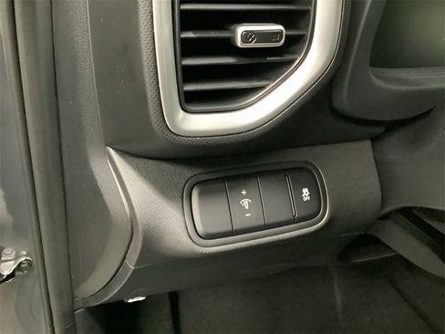 Used 2025 Hyundai Venue SEL image 20