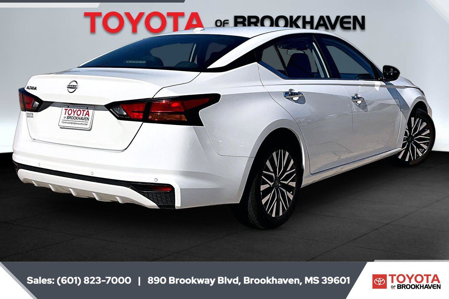 Used 2025 Nissan Altima 2.5 SV FWD image 11