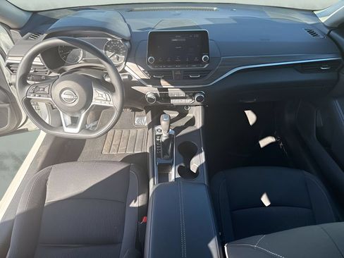 Used 2025 Nissan Altima 2.5 SV FWD image 14