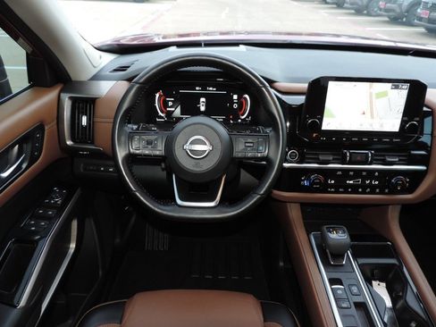 Used 2023 Nissan Pathfinder Platinum w/ Black Appearance Package FWD image 24