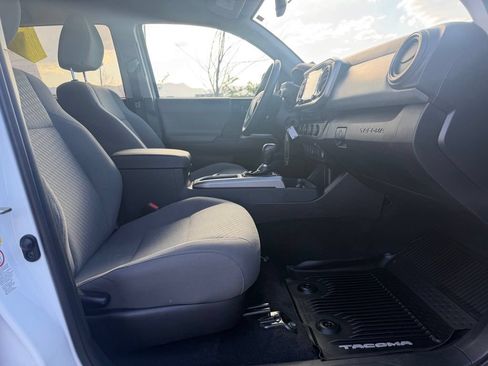 Used 2020 Toyota Tacoma SR5 AWD/4WD image 28