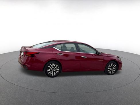 Used 2025 Nissan Altima 2.5 SV image 14