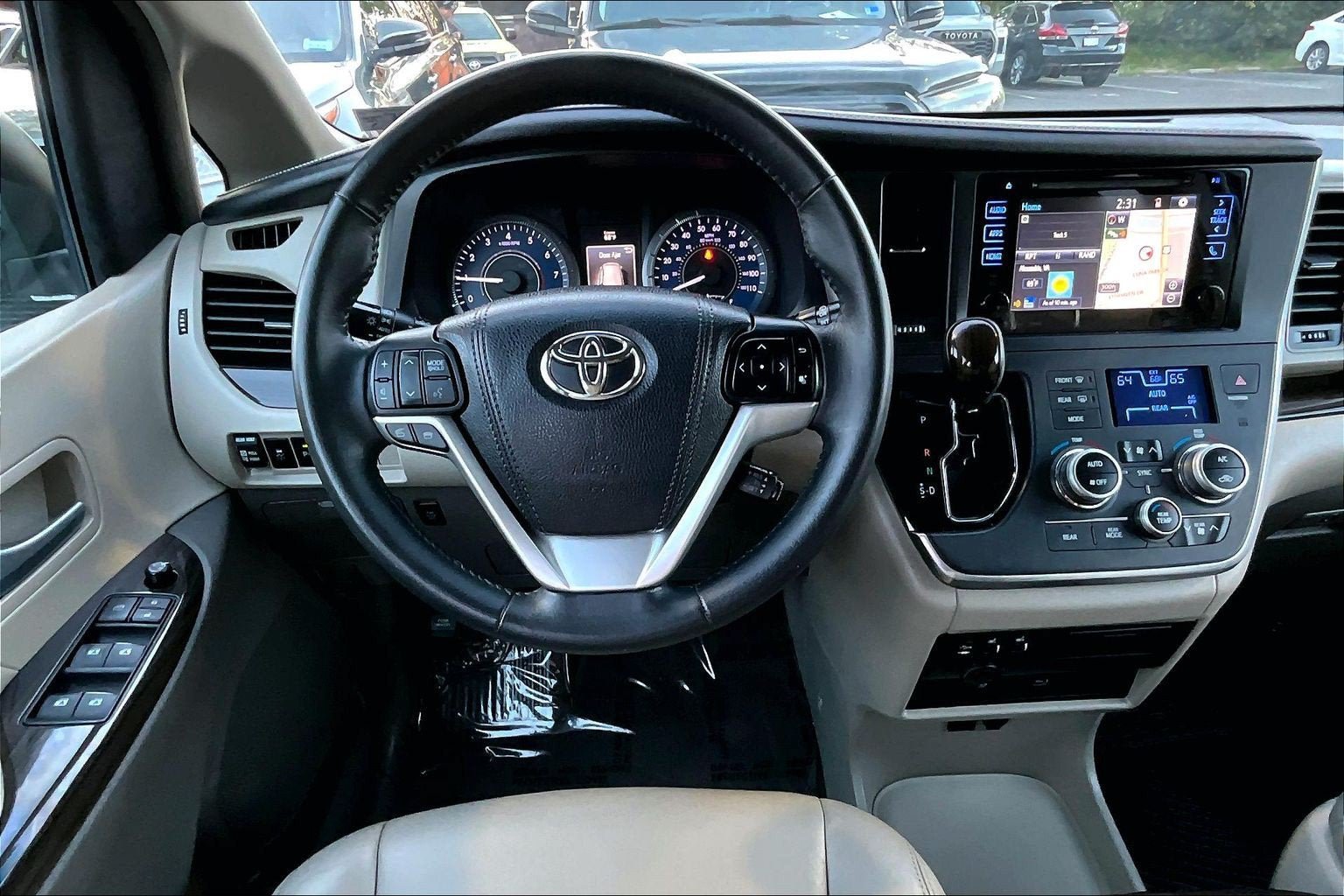 Used 2016 Toyota Sienna XLE Premium FWD image 5
