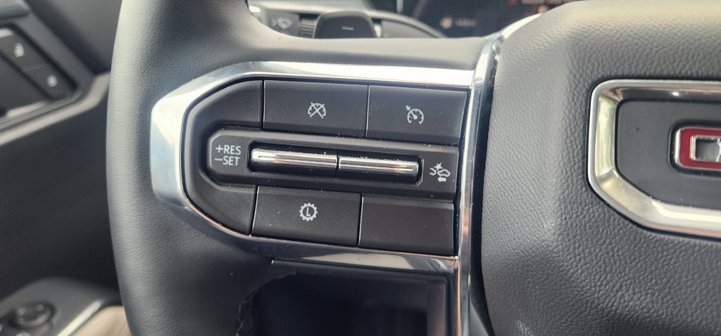 Used 2026 GMC Acadia Elevation w/ Elevation Premium Package FWD image 30
