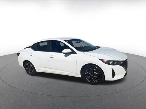 Used 2025 Nissan Sentra SV image 2