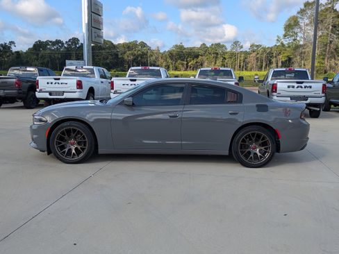 Used 2018 Dodge Charger SXT Plus w/ Driver Confidence Group RWD image 2