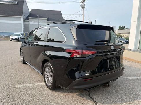 Used 2021 Toyota Sienna XLE w/ XLE Plus Package AWD/4WD image 8