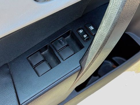 Used 2015 Toyota Corolla LE FWD image 21