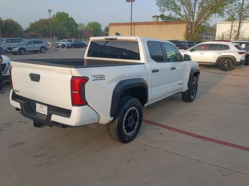 Used 2025 Toyota Tacoma TRD Off-Road image 9