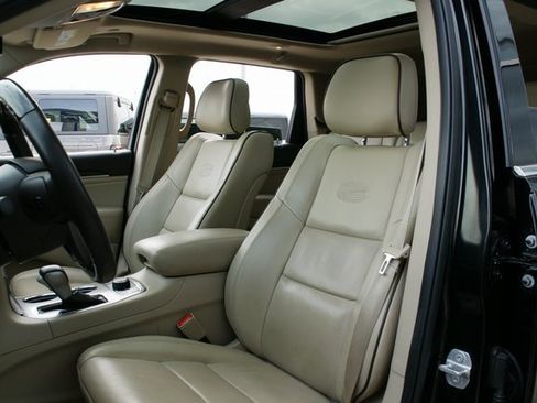 Used 2020 Jeep Grand Cherokee Overland image 15