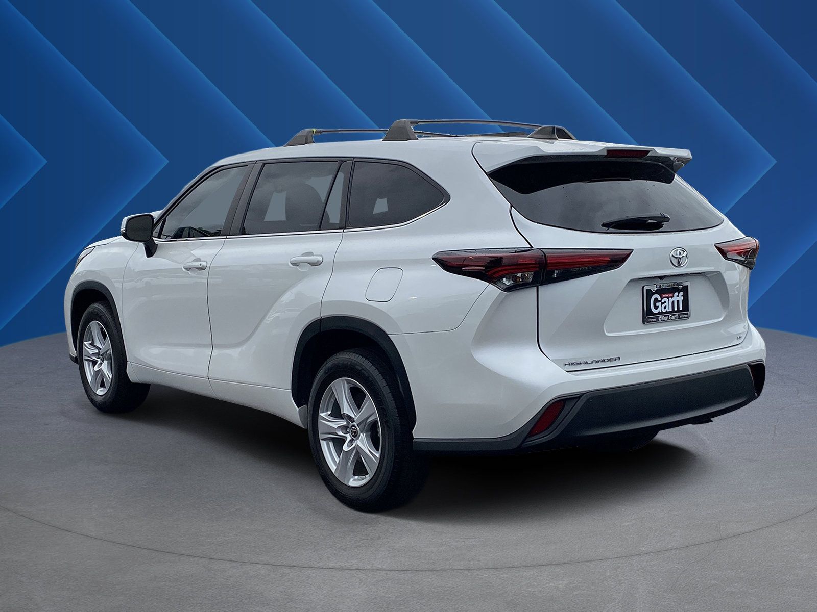 Used 2024 Toyota Highlander LE FWD image 5