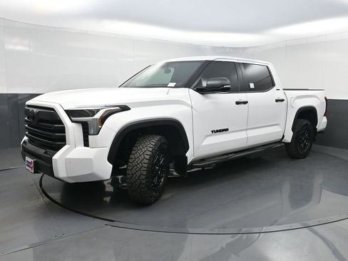 Used 2025 Toyota Tundra SR5 w/ SR5 Convenience Package AWD/4WD image 23