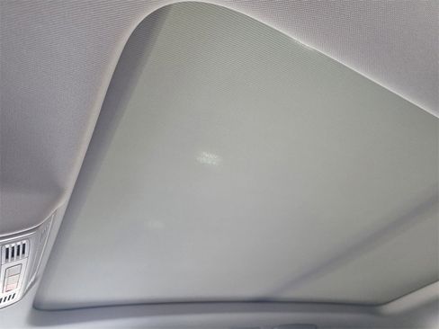 New 2025 Volkswagen Taos SE image 18