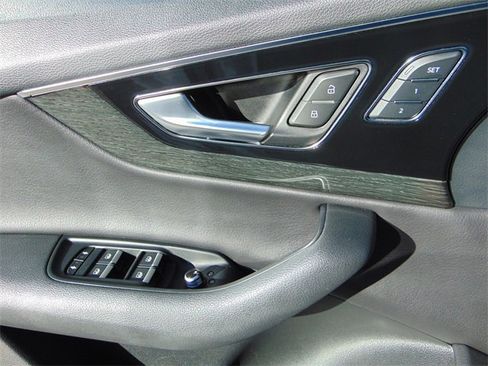 Used 2017 Audi Q7 3.0T Premium Plus image 20