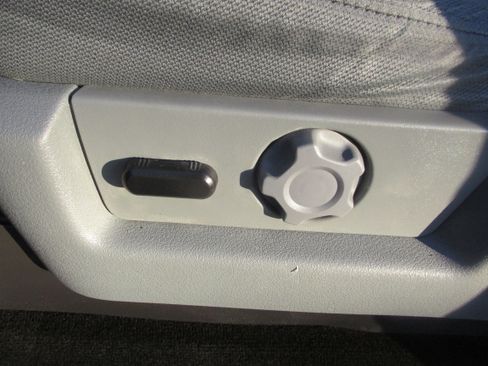 Used 2013 Ford F150 XLT w/ XLT Chrome Pkg image 26