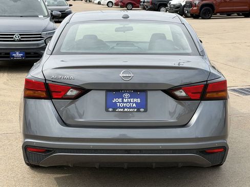 Used 2025 Nissan Altima 2.5 SV FWD image 8