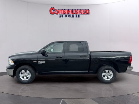 Used 2023 RAM 1500 4x4 Crew Cab Classic w/ Chrome Appearance Group image 4