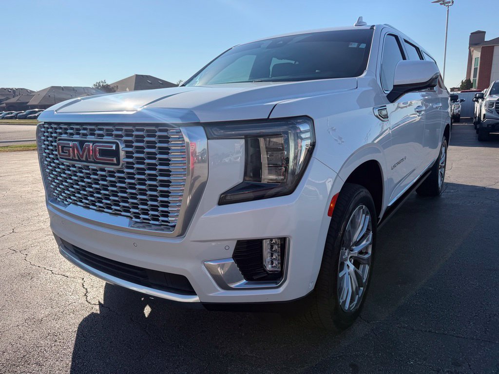 Used 2023 GMC Yukon XL Denali w/ Denali Reserve Package AWD/4WD image 10
