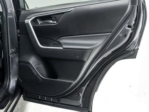 Used 2021 Toyota RAV4 XLE image 28