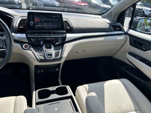 Used 2025 Honda Odyssey EX-L image 17