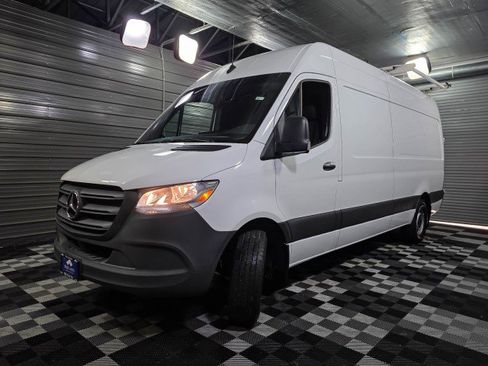 Used 2023 Mercedes-Benz Sprinter 2500 image 33